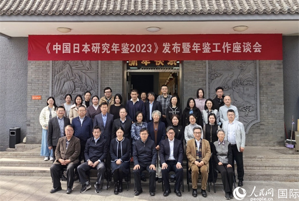 部分與會(huì)嘉賓合影留念。人民網(wǎng)記者 陳建軍攝