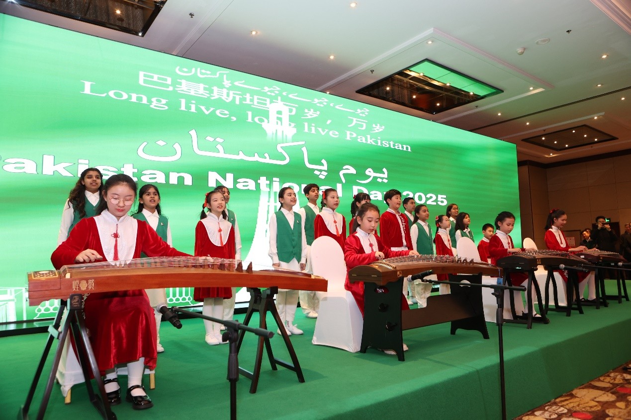 中巴兩國(guó)學(xué)生演出。巴基斯坦駐華大使館供圖