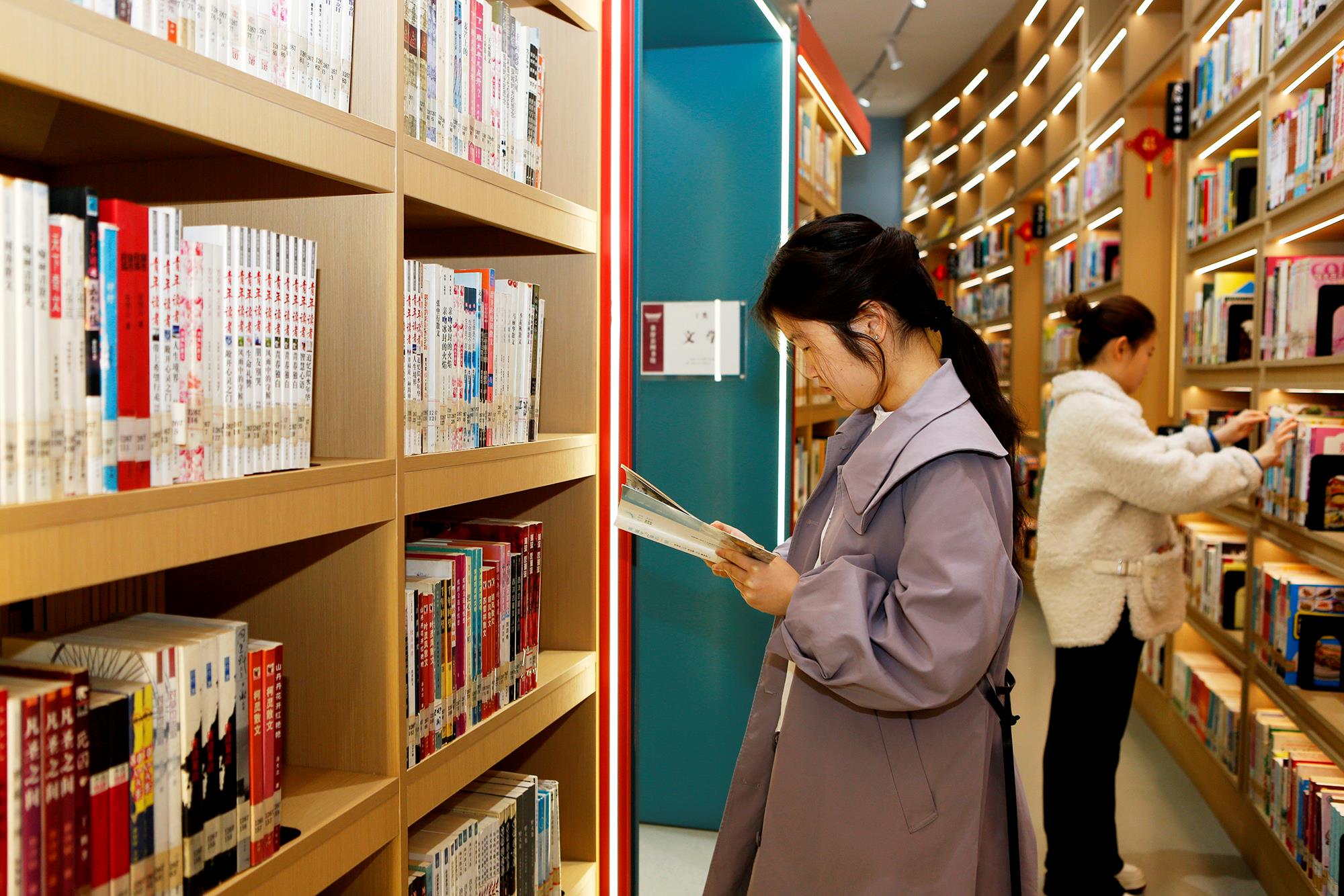 △2025年3月29日，讀者在山西臨汾市襄汾縣圖書館閱讀。