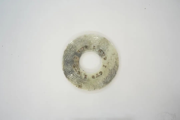武王墩一號墓出土的鏤孔玉璧。全國十大考古新發(fā)現(xiàn)活動辦公室供圖