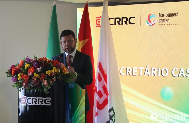 里約州民政廳廳長(zhǎng)尼古拉·莫雷拉·米喬內(nèi)出席活動(dòng)并致辭。人民網(wǎng)記者 宋亦然攝