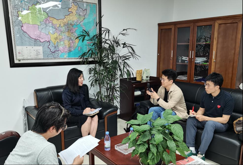 記者采訪企業(yè)跨境物流建設(shè)情況。人民網(wǎng) 孫啟凡攝
