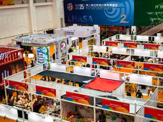 5月16日，第二屆拉薩進(jìn)口商品展覽會(huì)現(xiàn)場(chǎng)。新華社記者潘一景 攝