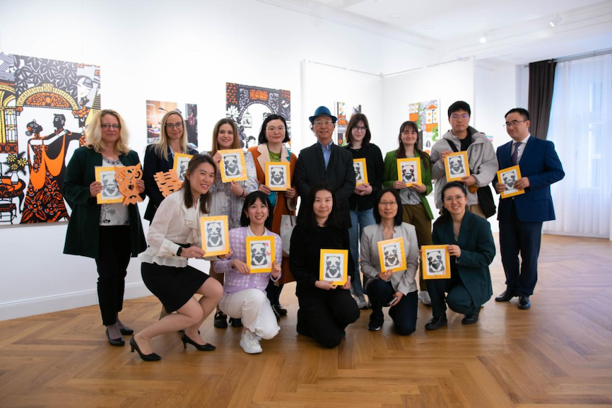 嘉賓合影。圖片由布達佩斯中國文化中心供圖