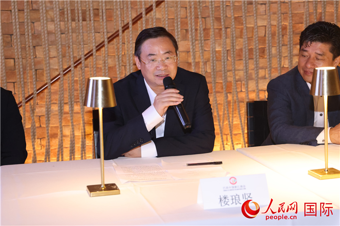 浙江省麗水市海外聯(lián)誼會(huì)會(huì)長樓瑯堅(jiān)在座談會(huì)上致辭。 人民網(wǎng)記者 時(shí)元皓攝